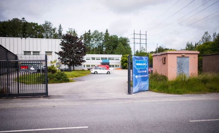 Väpnat rån mot Webhallens centrallager mitt på dagen