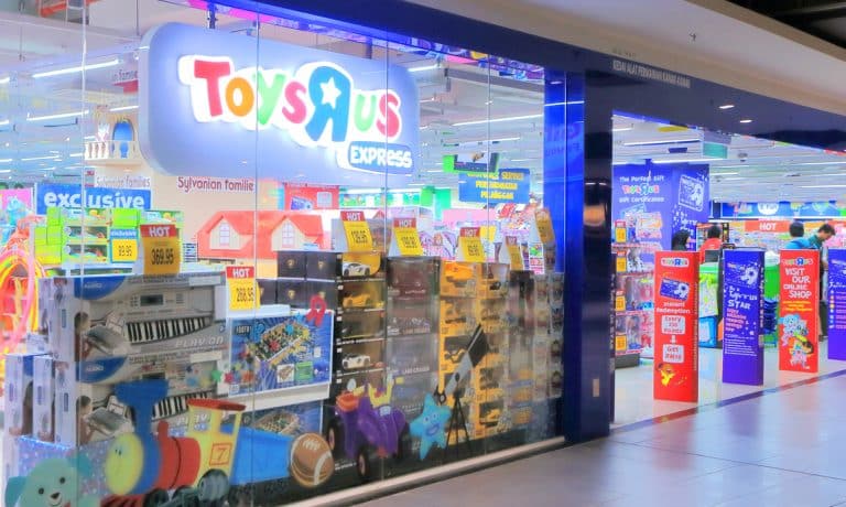 Nätkonkurrensen för hård - Toys "R" Us i rekonstruktion