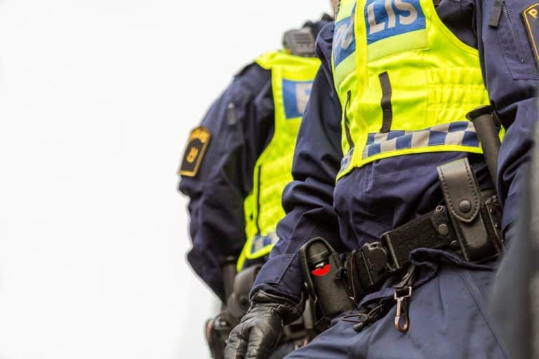 PostNordbil kapad - rånare jagas av polis