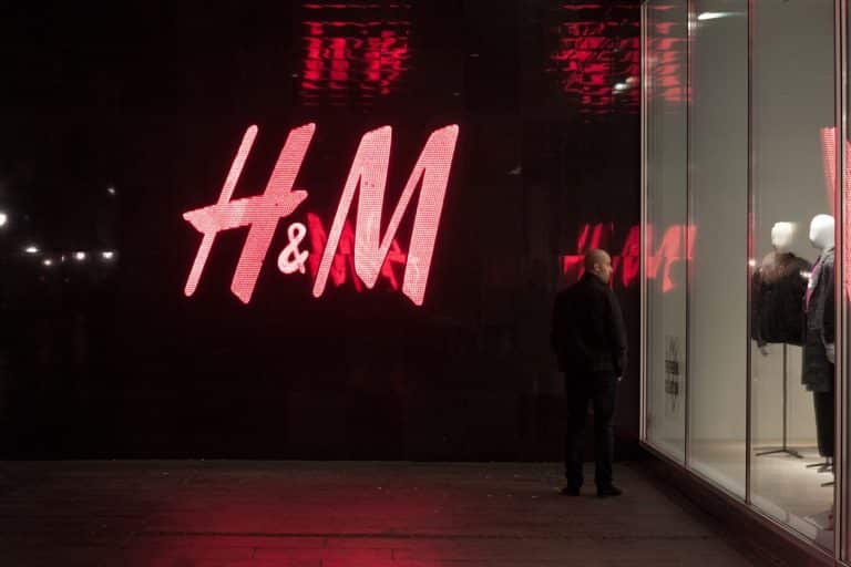 H&M tappar i butik och på börsen - satsar nu på Tmall