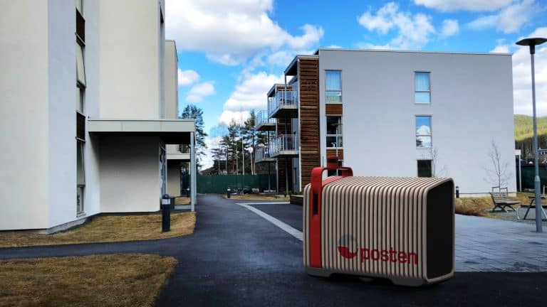 Världens första självkörande brev- och paketrobot