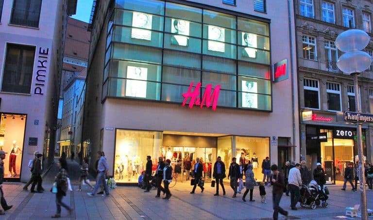 H&M kämpar på - e-handeln ökade med 30 procent