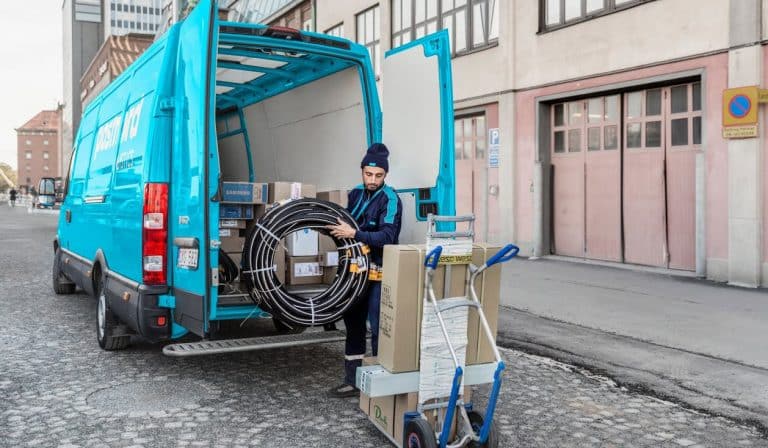 Breven rasar för PostNord som nu lutar sig på e-handeln