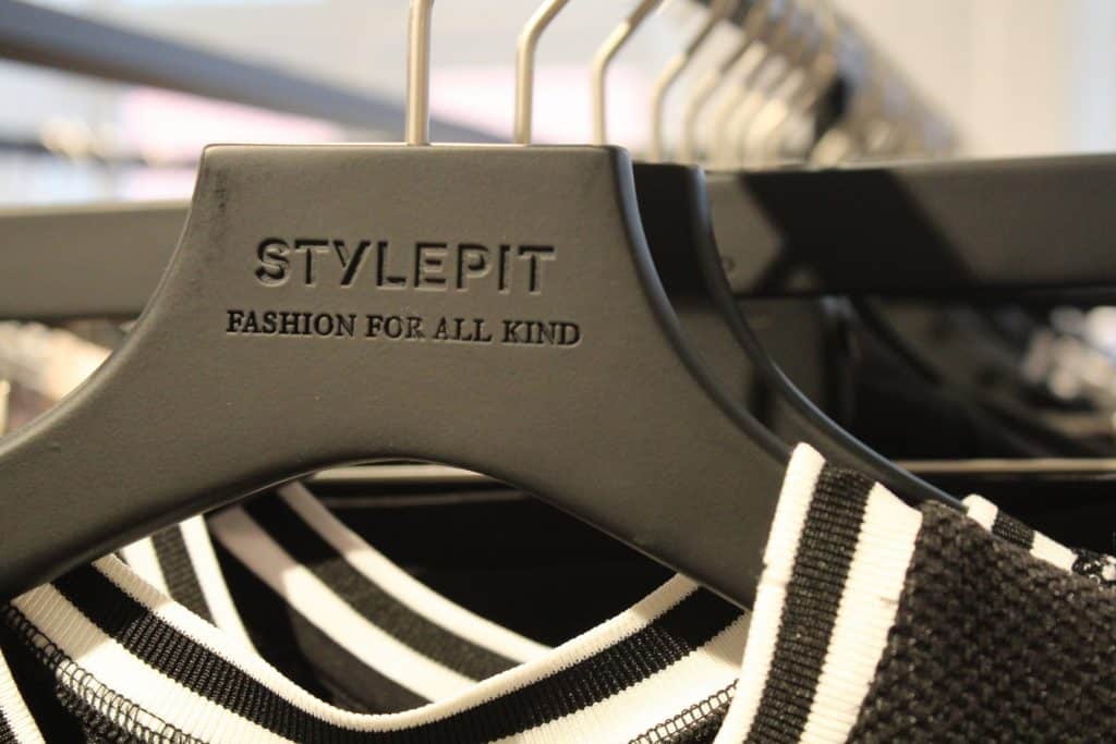 Bestseller-miljardär tar över klädrivalen Stylepit