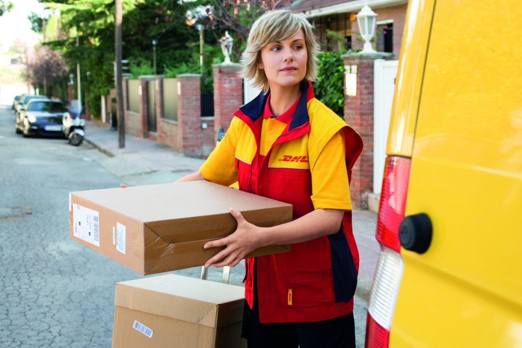 DHL låter danskarna skicka paket från paketskåp